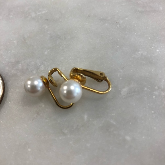 Vintage Pearl Clip Earrings - Picture 4 of 5